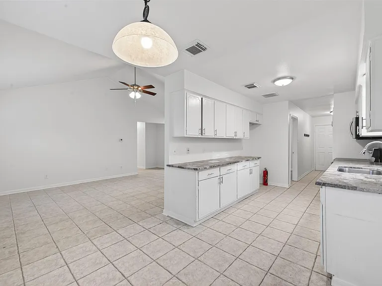 12818 Westella Dr — Photo 15