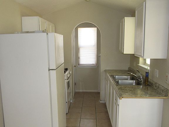 2nd image of 834 El Arco Dr
