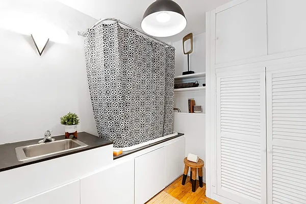 Sold by Compass | media 18