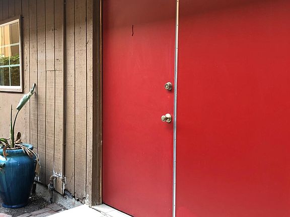 3rd image of 635 Westmount Dr APT 1