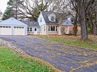 W335N785 Cushing Park Rd, Delafield, WI 53018