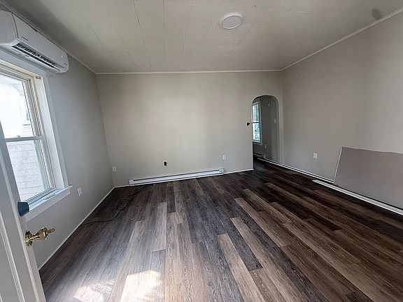 4th image of 41 Midland St