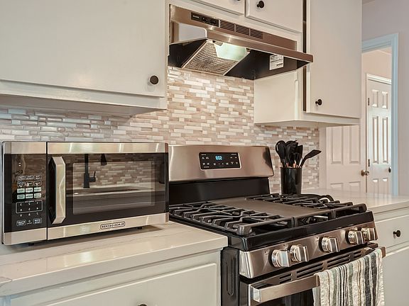 3rd image of 10625 Golden Quail Dr #B