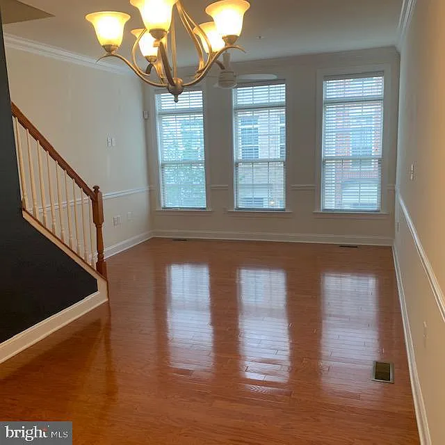 3 bed, 2.5 bath, 1422 sqft, $4,500 — Photo 2