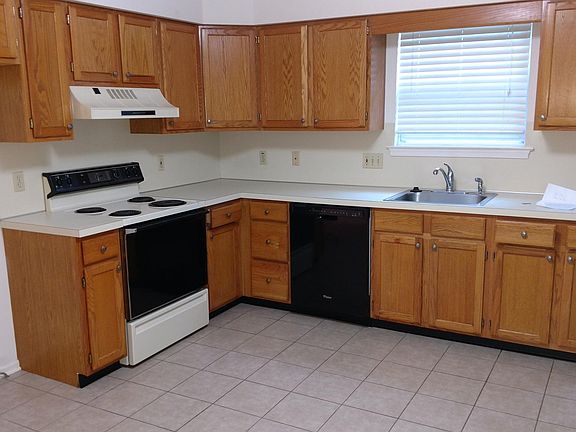 Kitchen Layout (Exact unit available differs slightly)