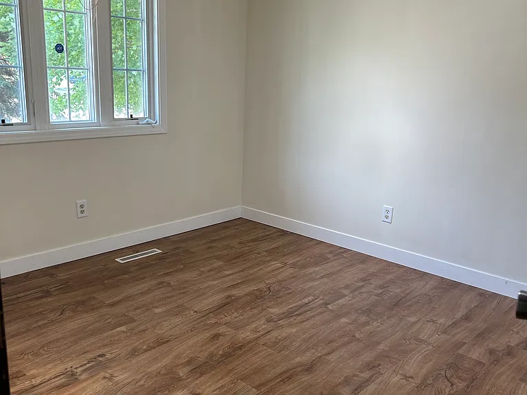 103 W Paul St — Photo 9