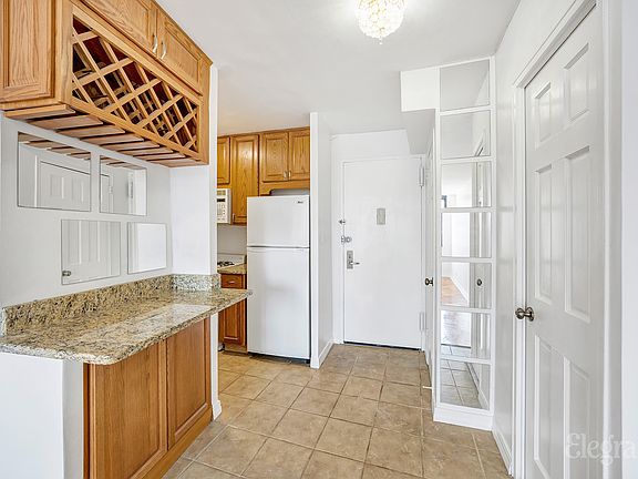 4th image of 225 E 36th St APT 18E