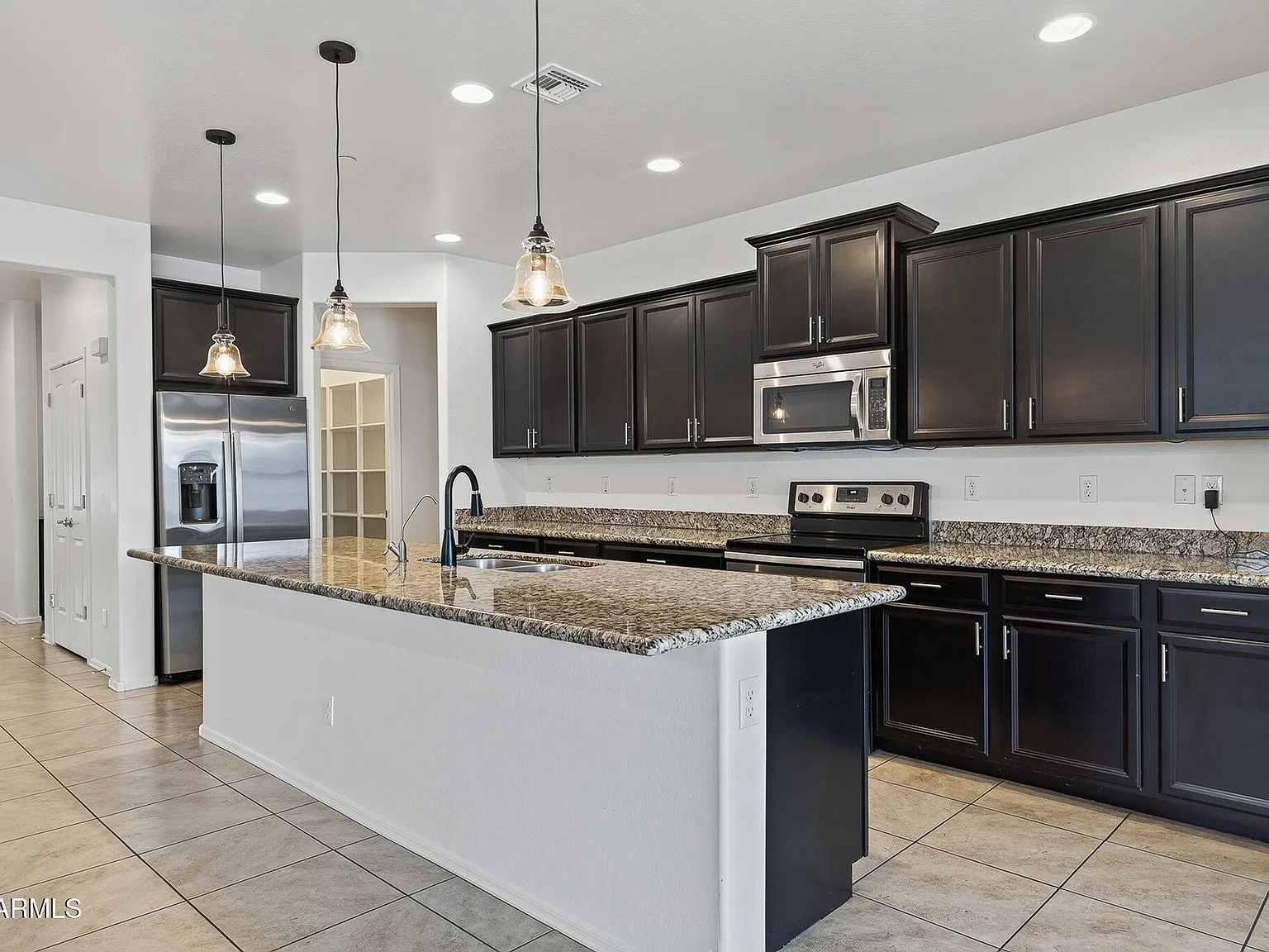 4 bed, 2.0 bath, 1905 sqft, $2,400 — Photo 3
