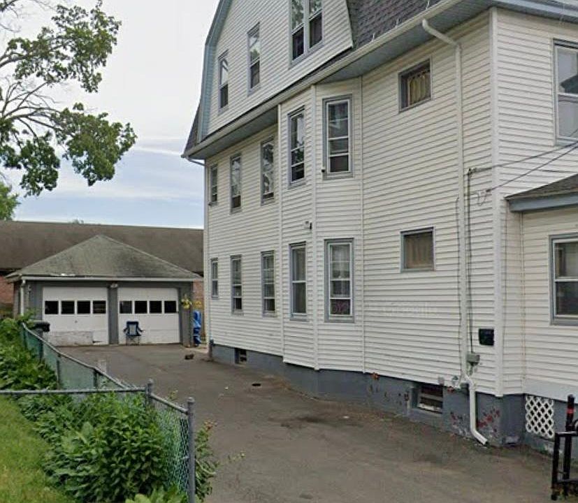 2nd image of 35 Barker St