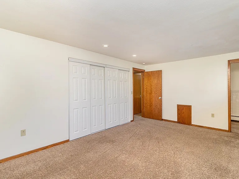 Golden Valley, MN Valley View Apartments | 22B | Bedroom