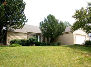 1927 Fieldcrest Ln, Waukesha, WI 53186