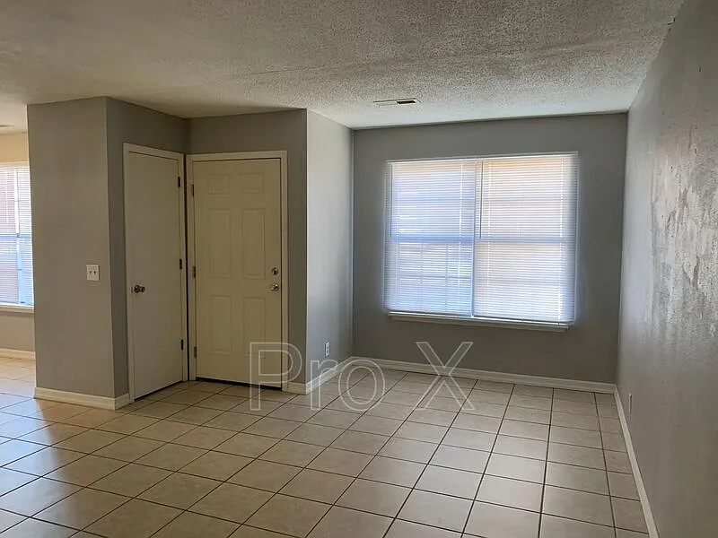 2 bed, 1.0 bath, $725 — Photo 3