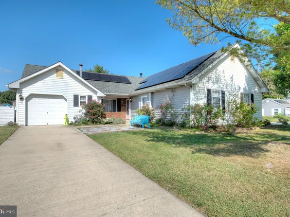 108 Champagne Dr, Logan Township, NJ 08085