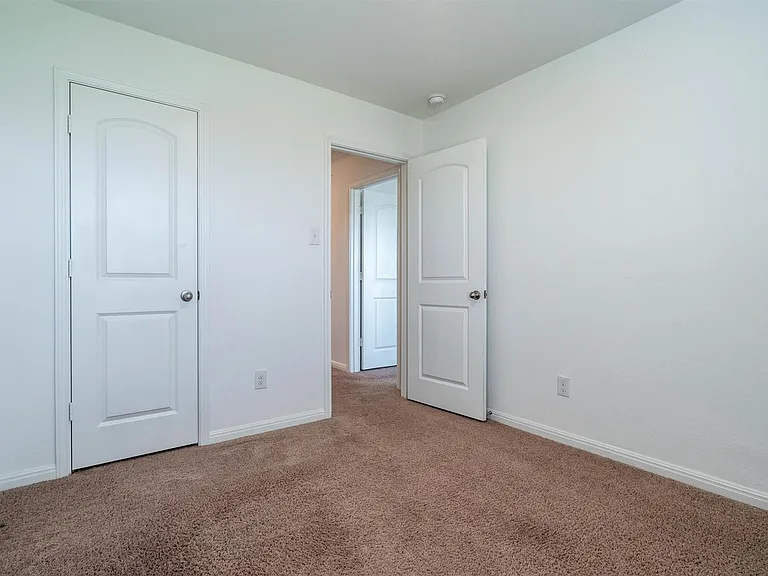 128 Maywood Ln — Photo 9
