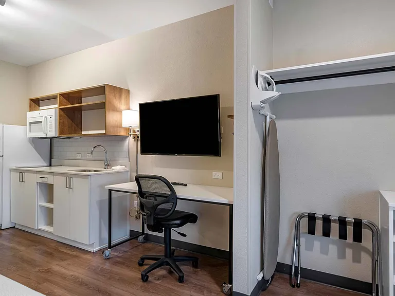 Studio Suite - 1 Queen Bed
