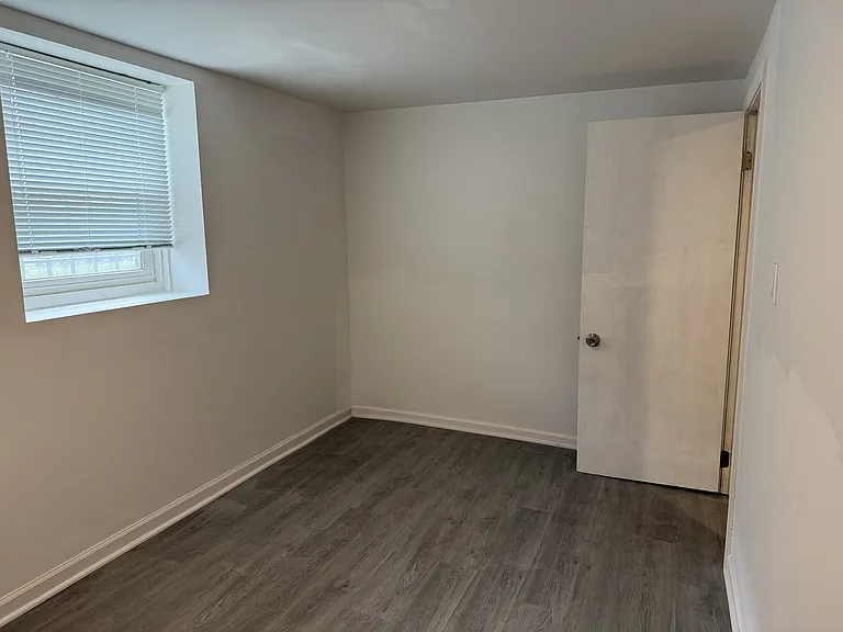 2301 W Montrose Ave #B — Photo 10