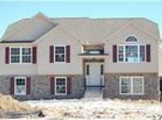 125 Redstone Dr, Bushkill Twp, PA 18064