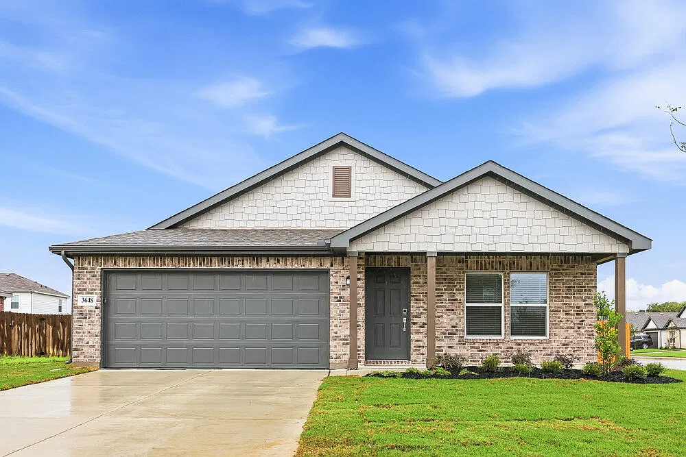 4 bed, 2.0 bath, 1607 sqft, $2,340 — Photo 1