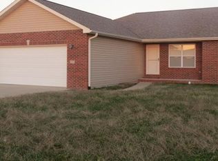 609 Kate Ct, Saint Libory, IL 62282