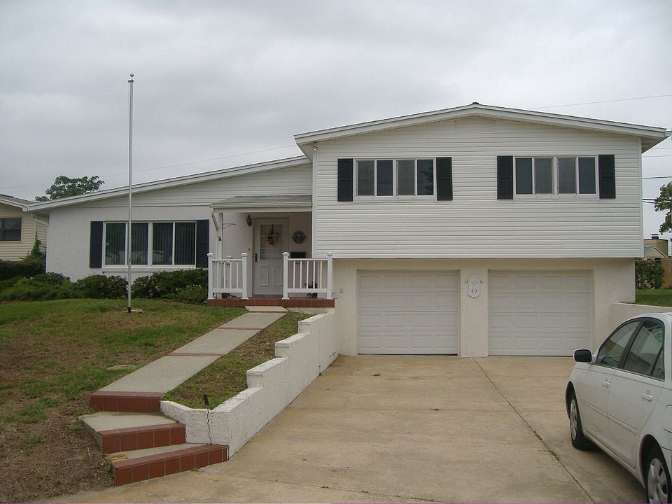 1st image of 49 Plaza Dr
