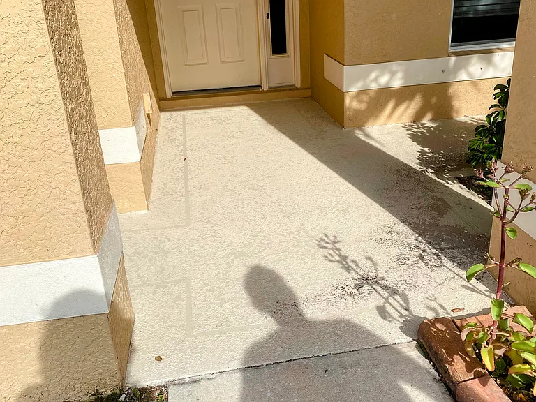 2593 Surfside Blvd — Photo 2