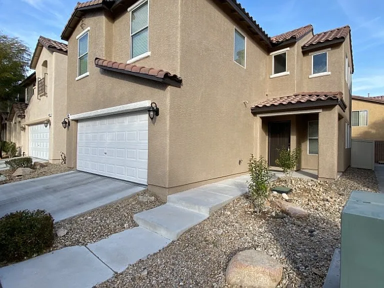 5680 Woods Crossing St — Photo 2