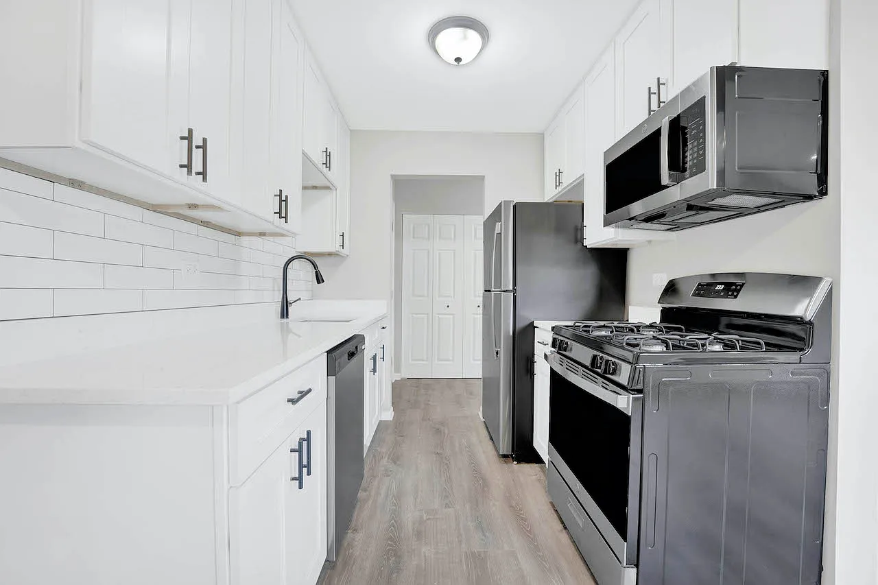 2 bed, 800 sqft, $2,150 — Photo 3