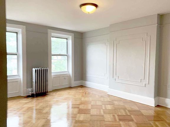 3rd image of 186 Vernon Ave #3R