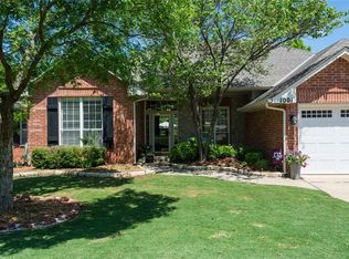 1001 Huntsman Rd, Edmond, OK 73003