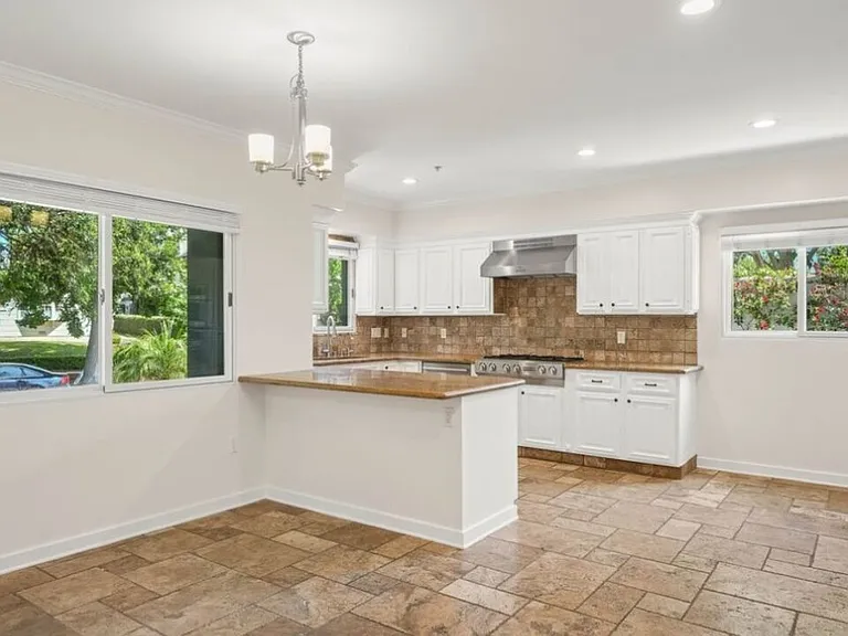 10616 Kinnard Ave #101 — Photo 4