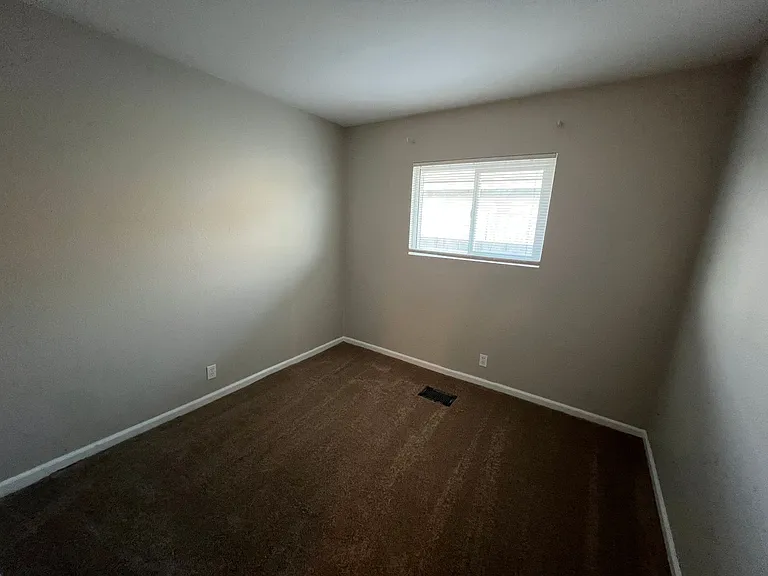 2301 E Brooks Ave — Photo 16