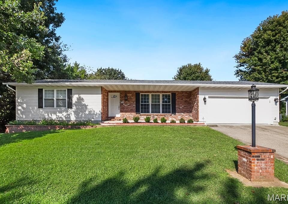 1st image of 641 Falcon Dr