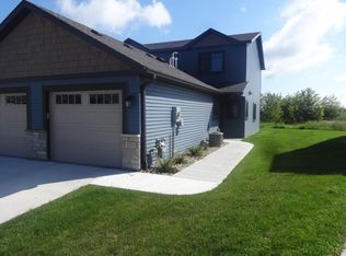 523 Pointe Ct SW, Rochester, MN 55902