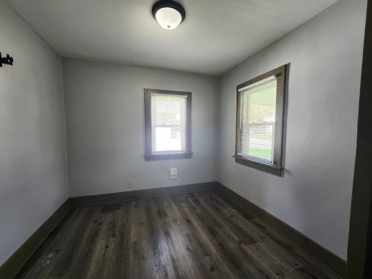 526 Kirkwood Ave — Photo 8