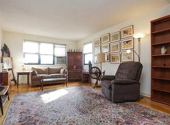 3rd image of 154 Martling Ave #3E2