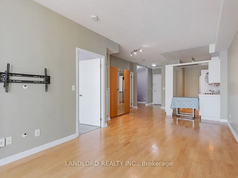 111 Elizabeth St #1620 — Photo 6
