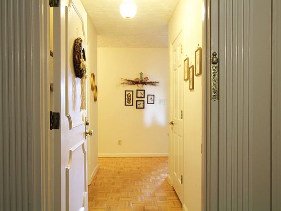 4th image of 1600 Gardiner Ln APT 107B