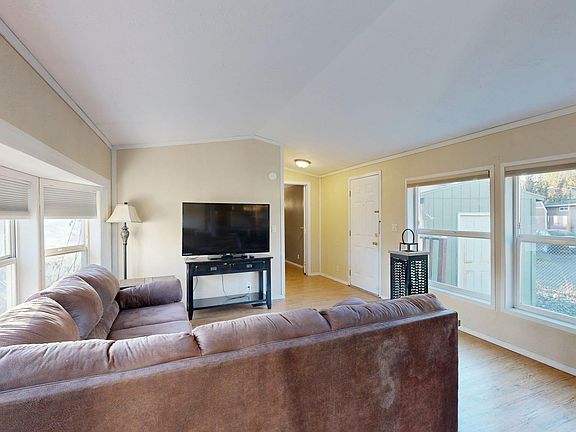 3rd image of 260 NW Golden Hills Dr Spc 6