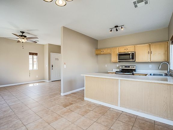 5th image of 1576 E Windsor Dr Unit E