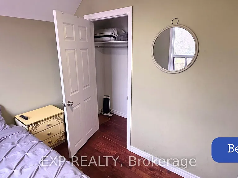 1562 Jane St — Photo 2
