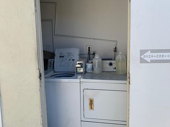 5th image of 2319 N Catalina St APT D