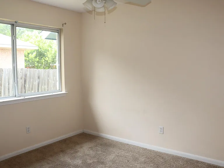 504 Deercreek Ln — Photo 11