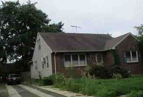 4th image of 432 Longwood Ave