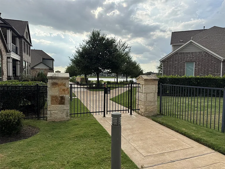 18225 Crystal Knoll Dr — Photo 9