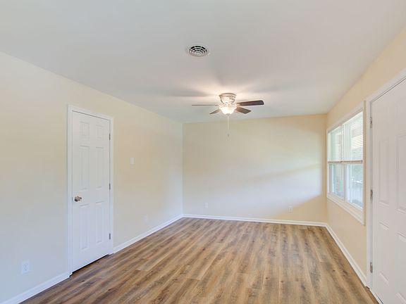 4th image of 2912 Wesley St #B