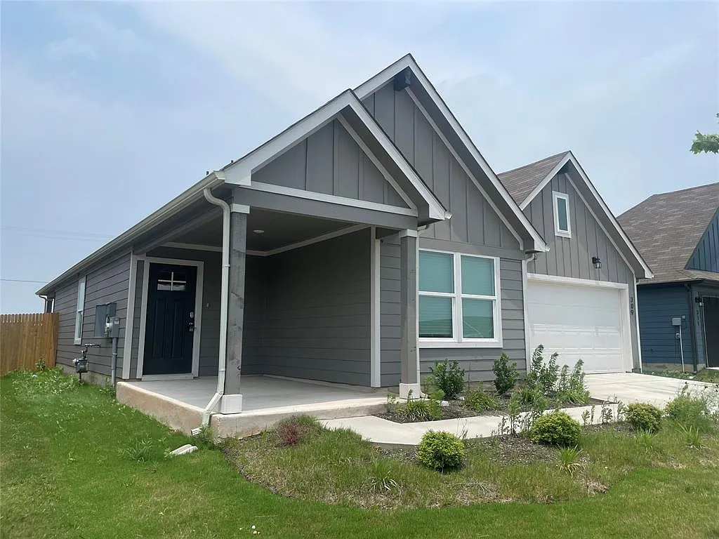 3 bed, 2.0 bath, 1472 sqft, $1,950 — Photo 2