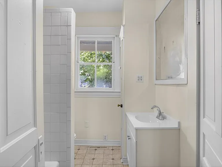 114 Forest Ave — Photo 33