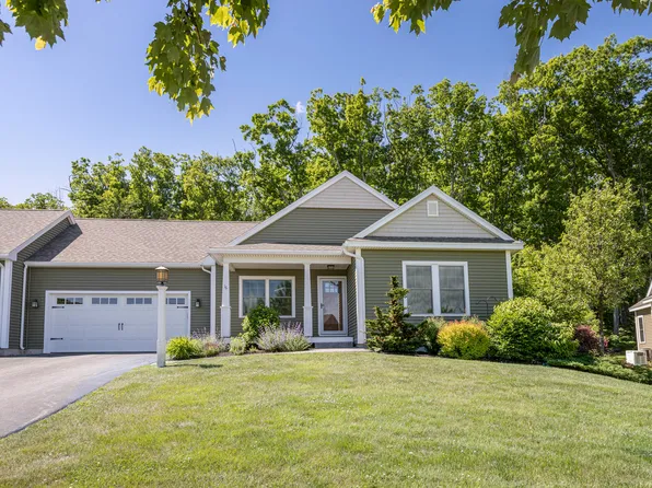 16 Phoebes Way #32, Cape Elizabeth, ME 04107