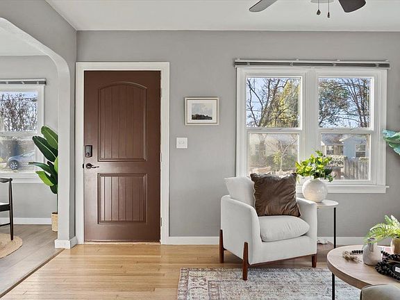 3rd image of 955 Aspen Street