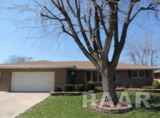 1111 Howard Ct, Pekin, IL 61554